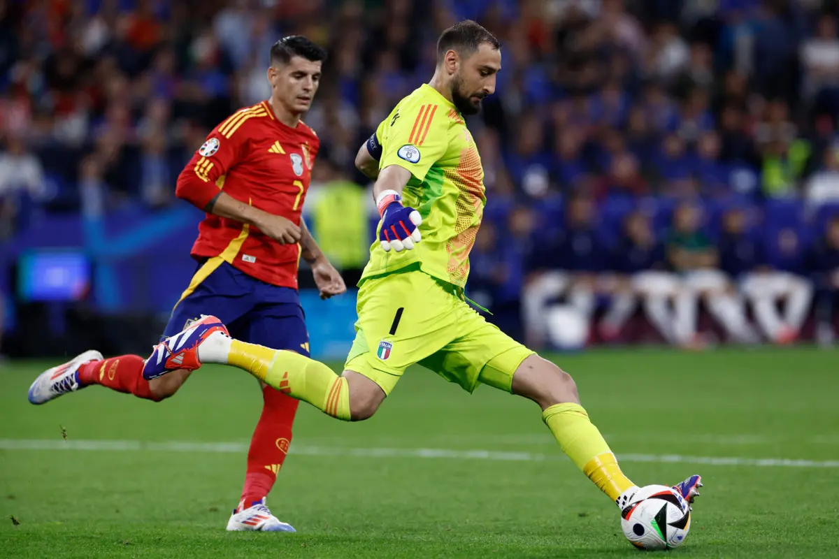 Donnarumma e Morata (KENZO TRIBOUILLARD / AFP)