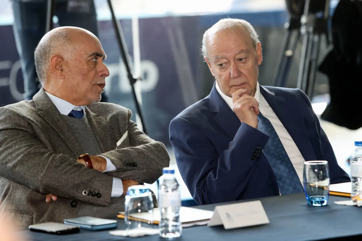 Adelino Caldeira à esquerda (Créditos: Ivan del Val/Global Imagens)