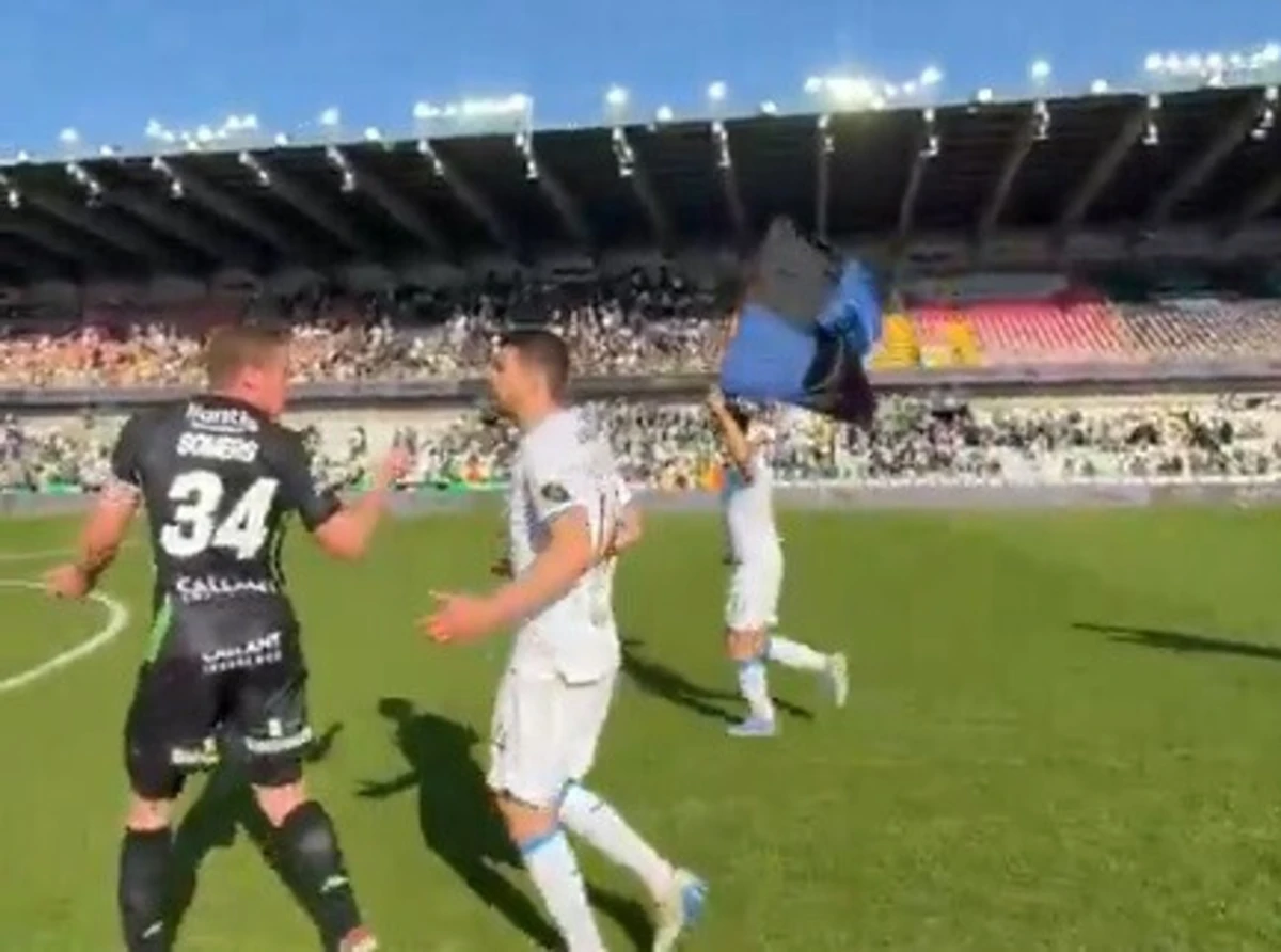 Imagem de contexto do artigo Confusão no dérbi após jogador colocar bandeira do Brugge no centro do relvado
