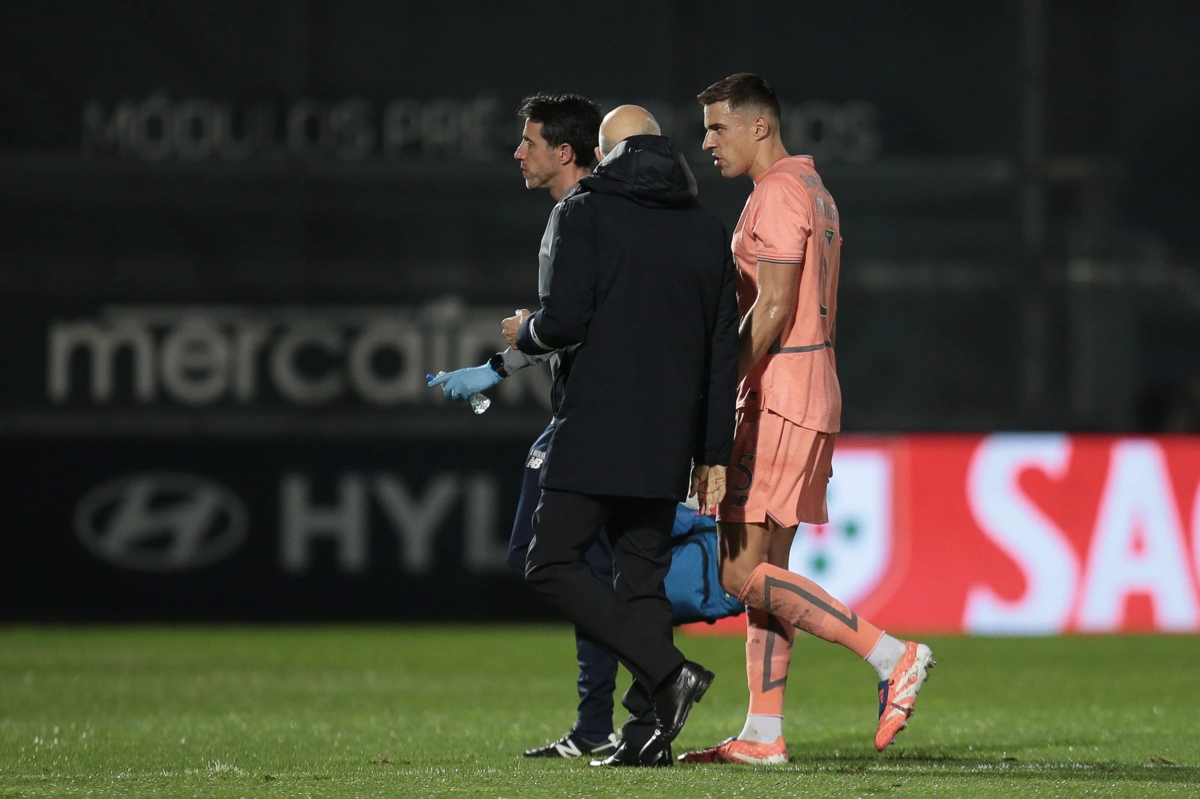 Bednarek saiu lesionado