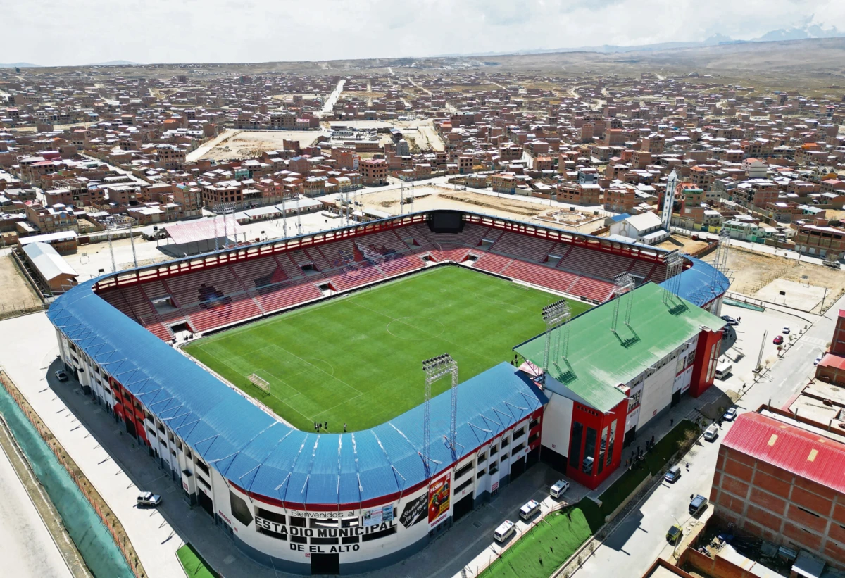 Estádio Municipal de El Alto situado a 4150 metros de altitude
