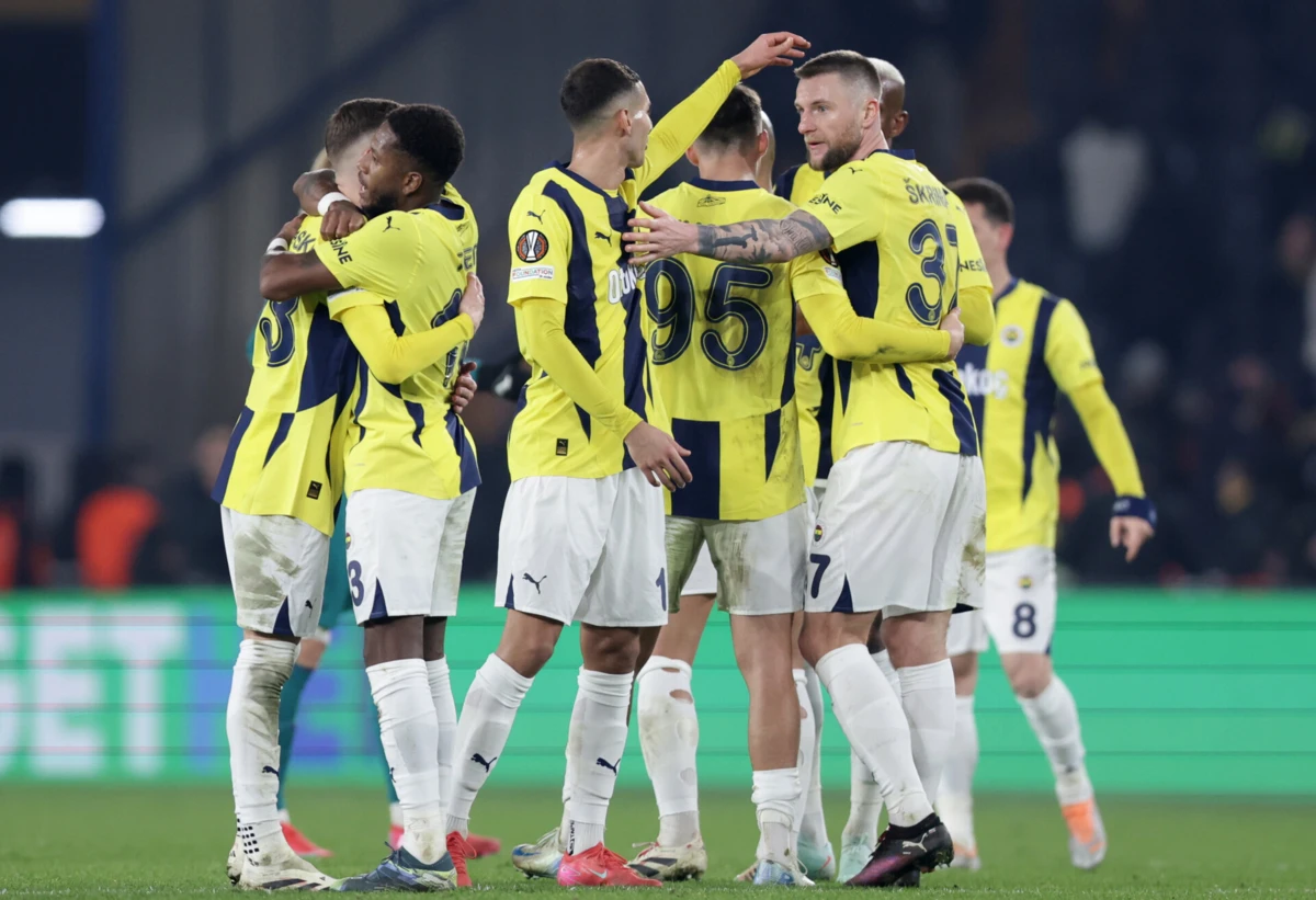 A festa do Fenerbahçe (Créditos: EPA)