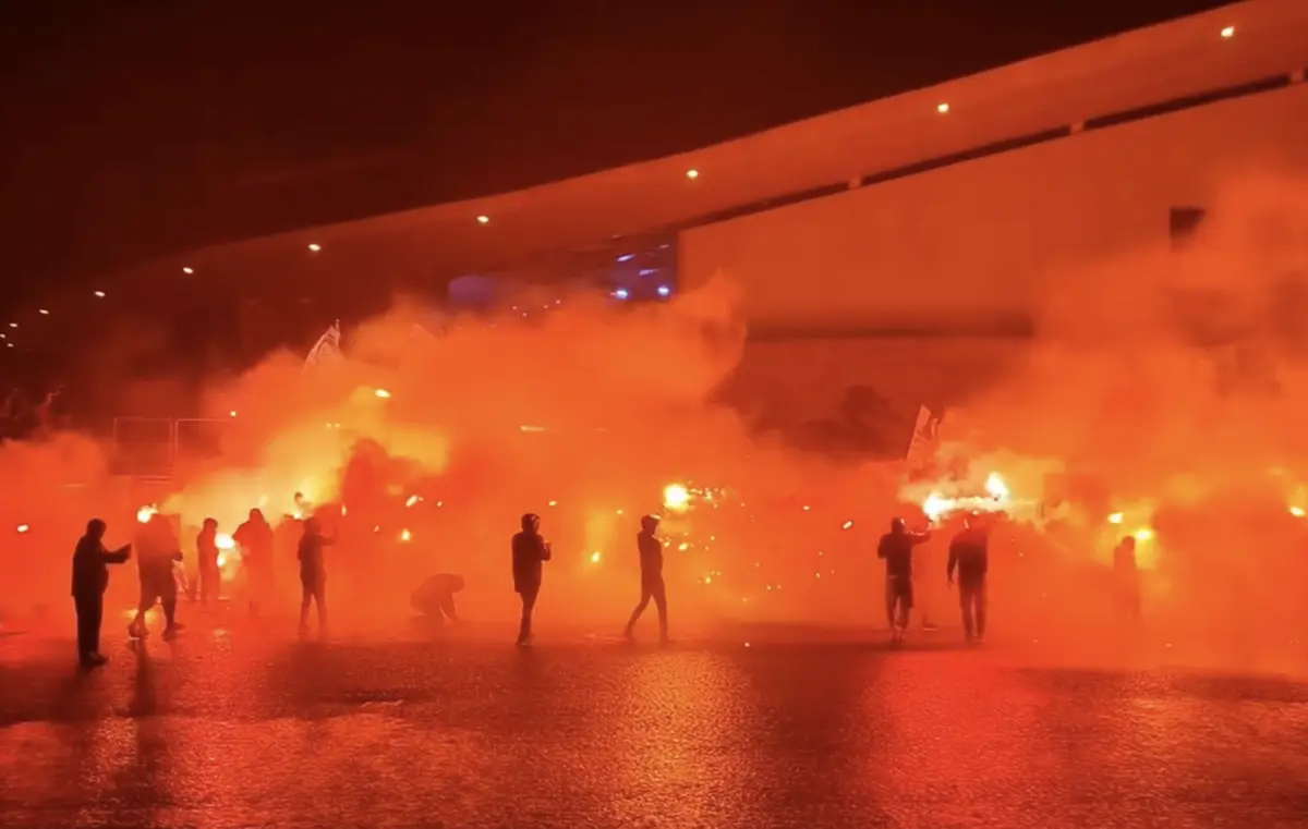 Imagem de contexto do artigo Claques parabenizaram FC Porto pelos 132 anos junto ao Dragão. Ora veja