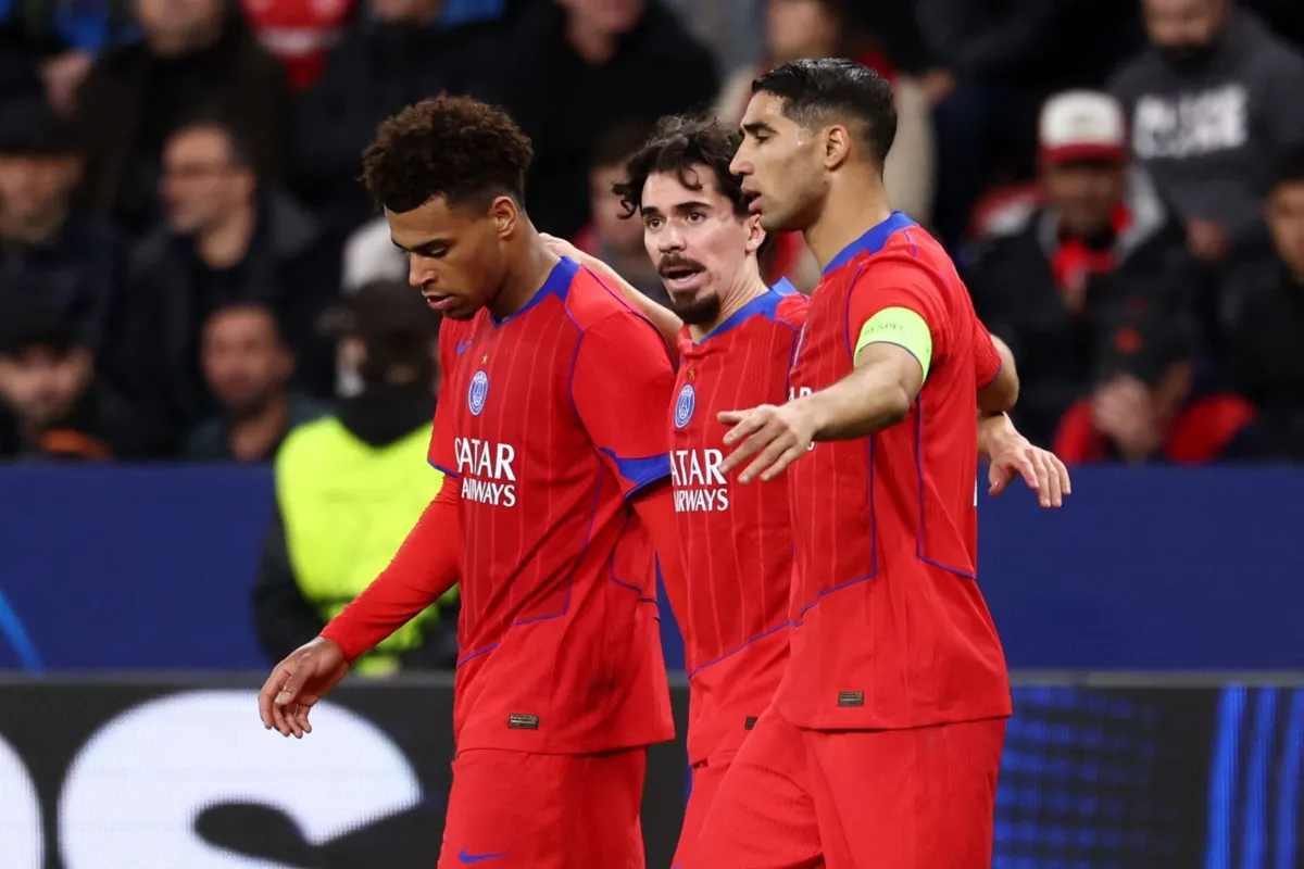 Vitinha e Hakimi na festa do PSG