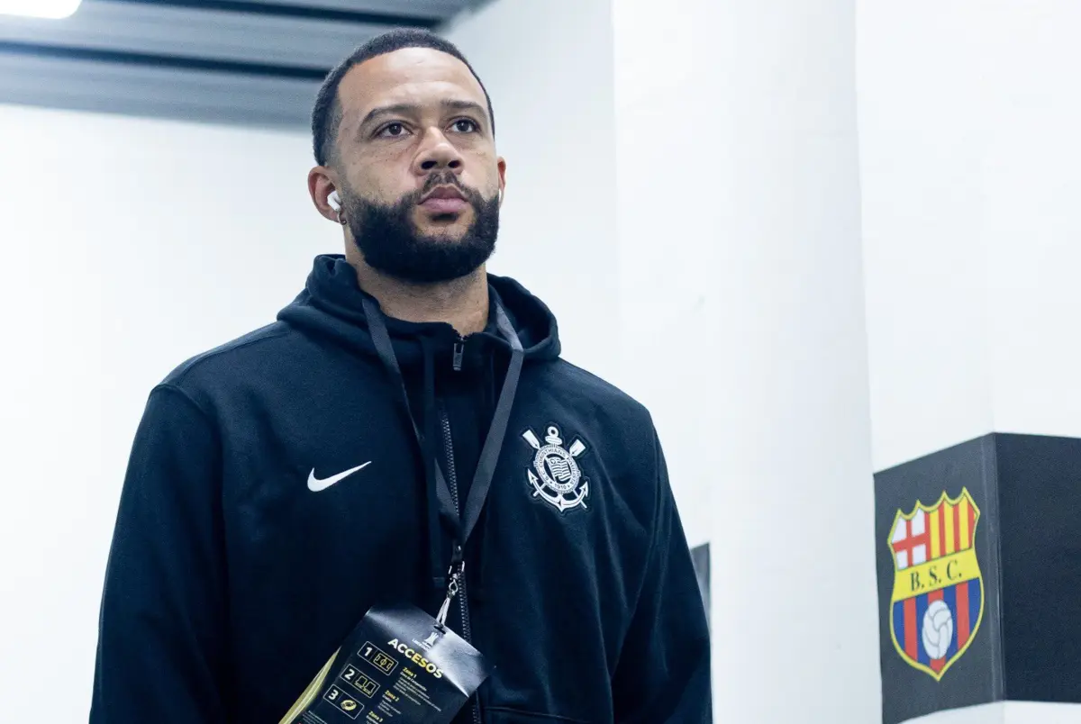 Imagem de contexto do artigo Depay de ânimos exaltados e discussão no balneário do Corinthians