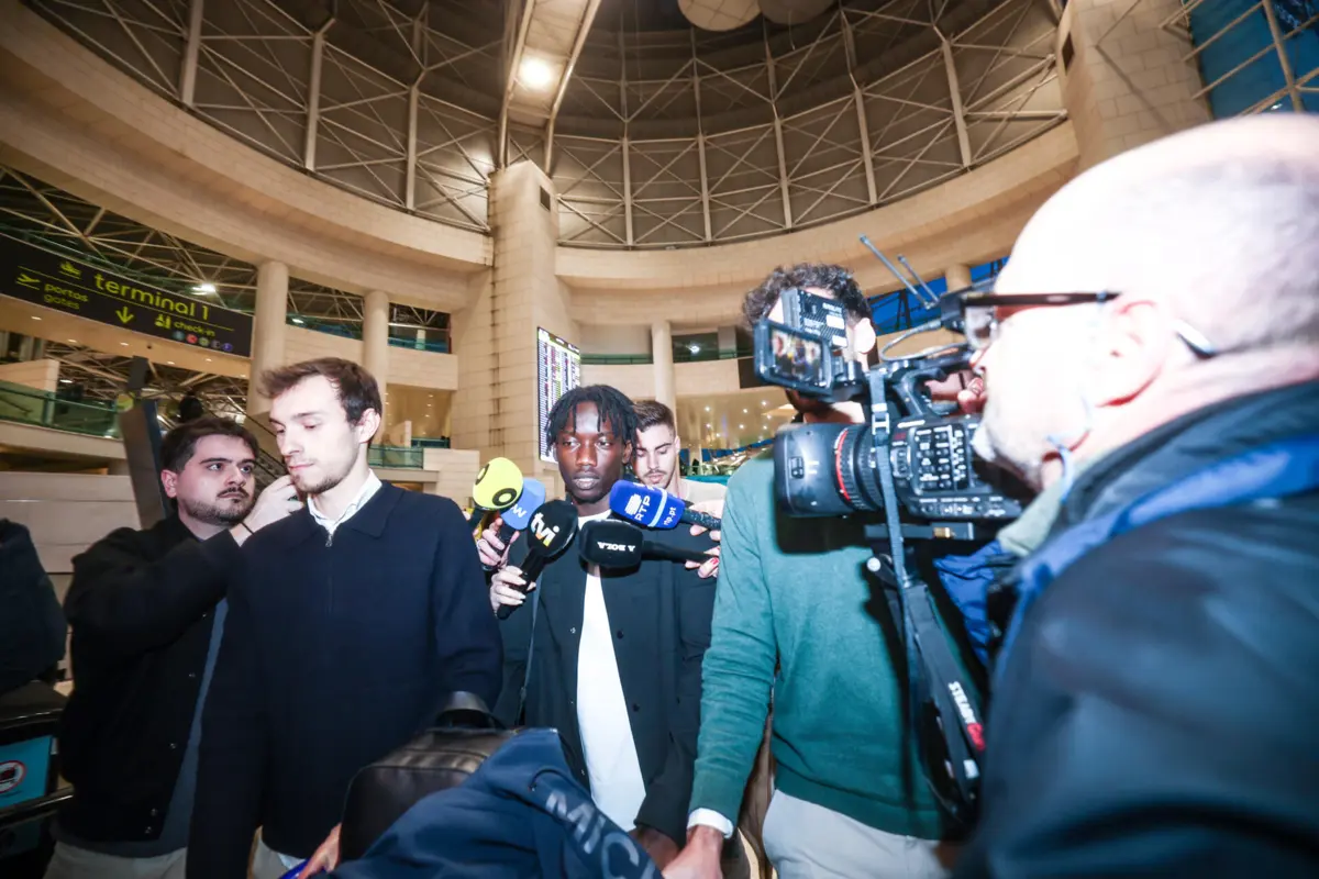 Faye feliz por chegar ao Sporting