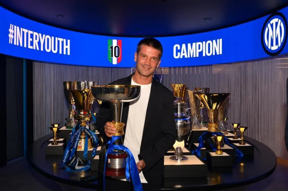 Chivu, quando foi campeão nos juniores do Inter