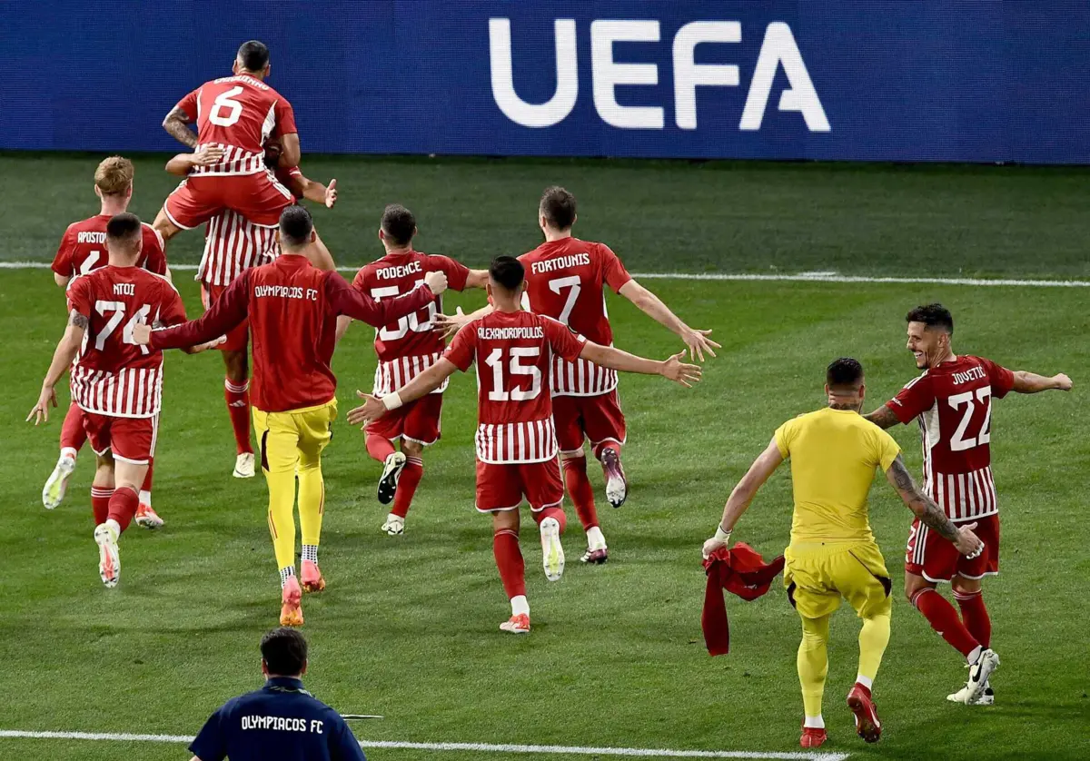 O Olympiacos venceu hoje a terceira edição da Liga Conferência Europa
