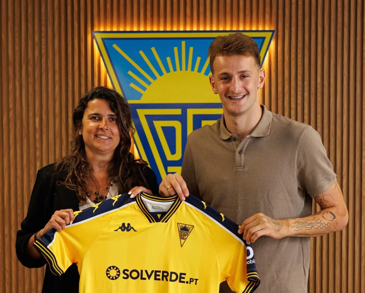 Imagem de contexto do artigo Médio georgiano Nodar Lominadze apresentado pelo Estoril