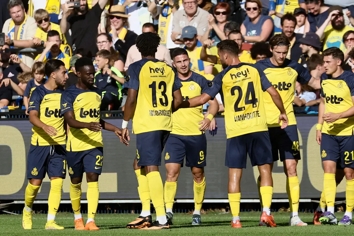 Ivanovic com a camisola 9 do St. Gilloise (Créditos: AFP)