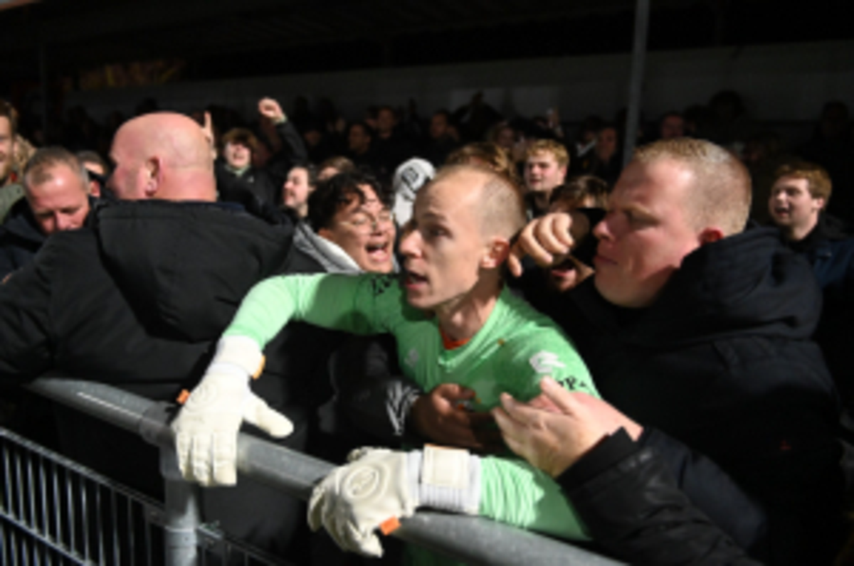 Imagem de contexto do artigo Insólito: defendeu penálti, festejou com os adeptos, mas o jogo não tinha acabado