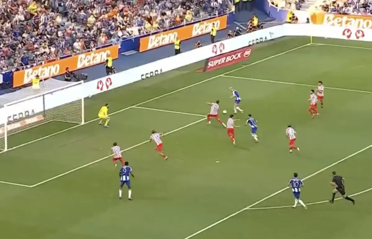 Imagem de contexto do artigo Froholdt combina com Pepê para decidir o FC Porto-Atlético com um belo golo. Veja