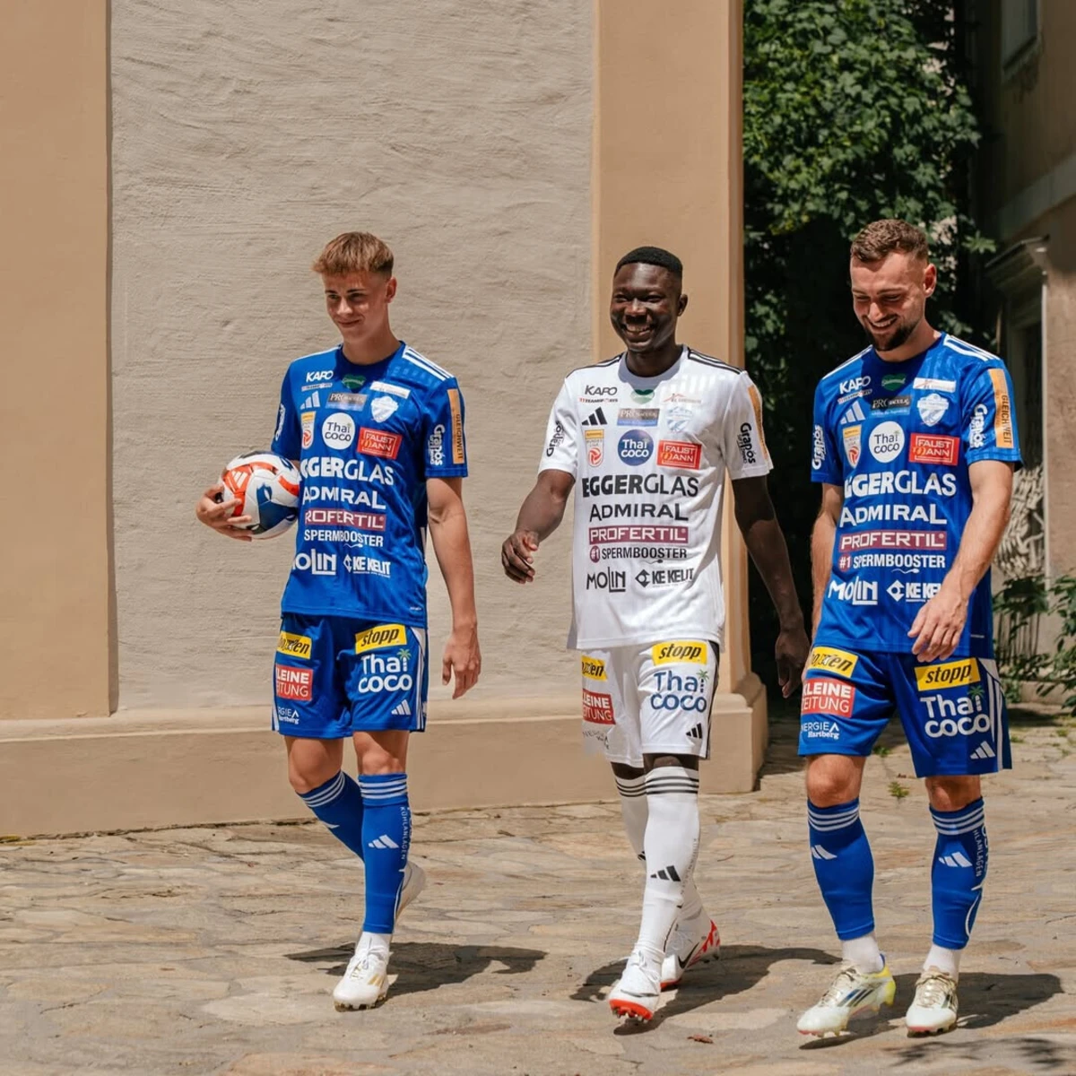 Imagem de contexto do artigo Clube lança novos equipamentos e o que salta à vista são os... patrocínios