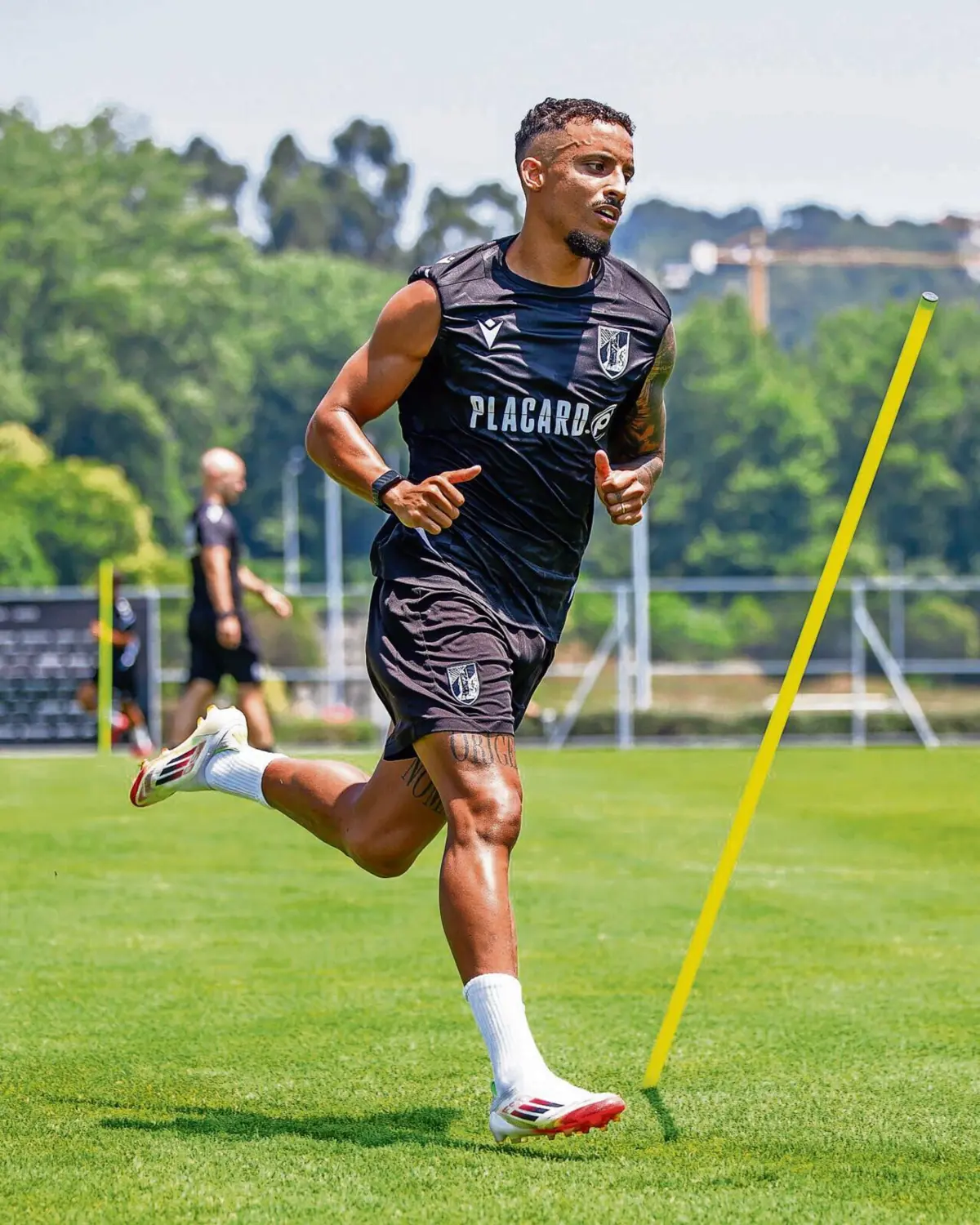 Bruno Gaspar tem a continuidade no Vitória em aberto (créditos: Vitória SC)