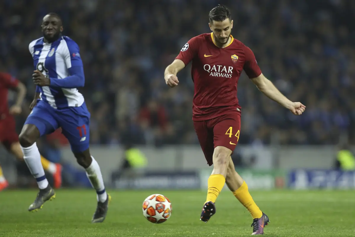 Manolas já representou a Roma e defrontou o FC Porto (Créditos: Fábio Poço/Global Imagens)