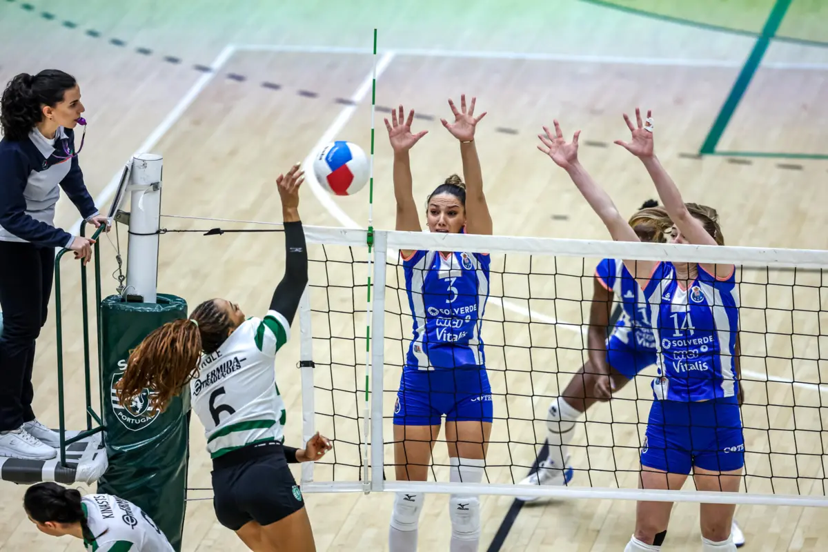 Imagem de contexto do artigo Sporting bateu FC Porto e liderou dia das surpresas no voleibol feminino