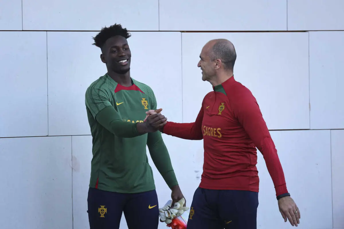 Celton Biai e Roberto Martínez