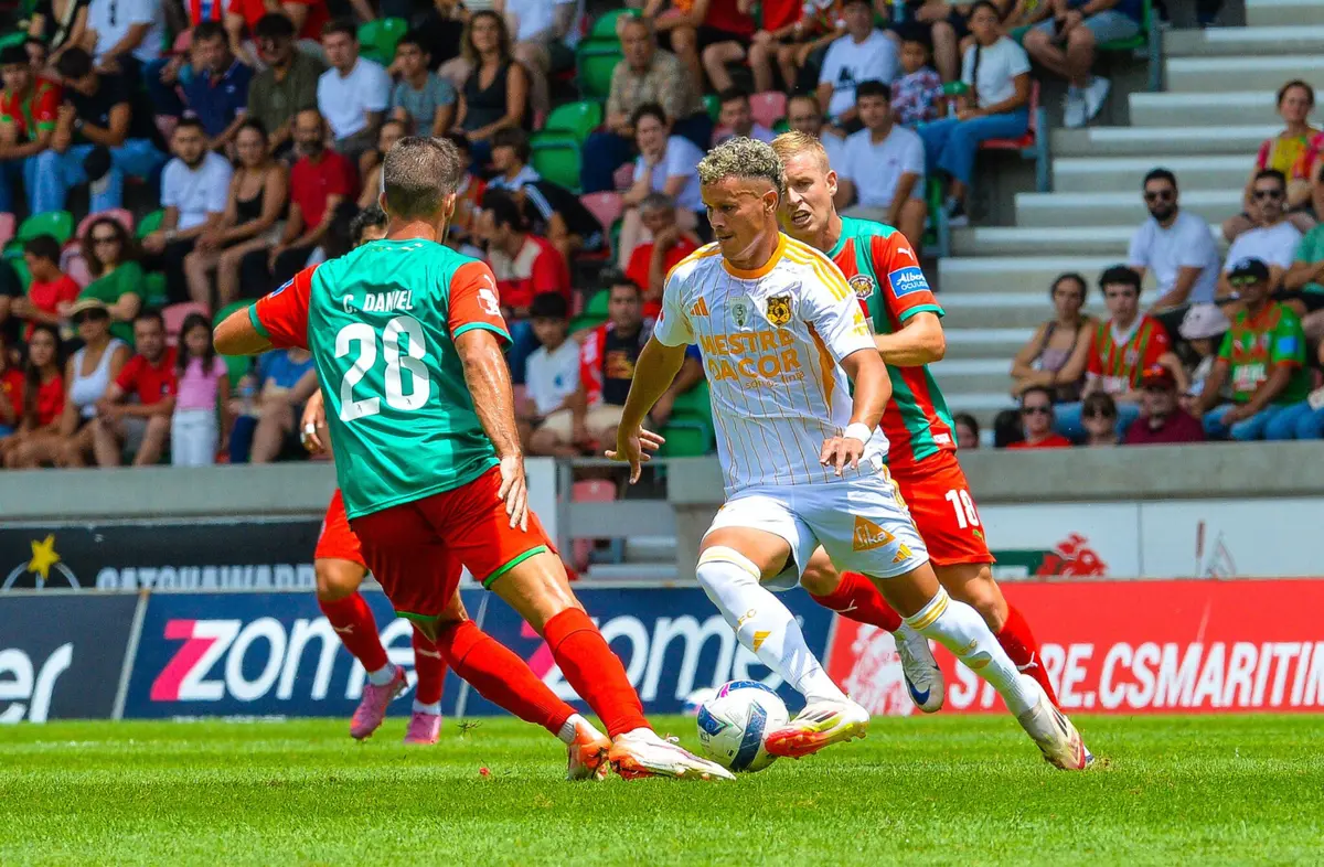 Imagem de contexto do artigo Lourosa estreia-se na II Liga com vitória na compensação frente ao Marítimo