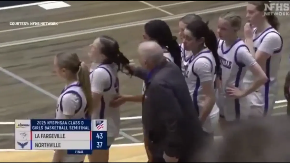 Jim Zullo puxou o cabelo à jogadora