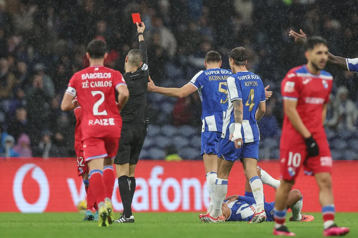 Imagem de contexto do artigo FC Porto-Gil Vicente: Martín Fernández entrou e foi expulso no minuto seguinte