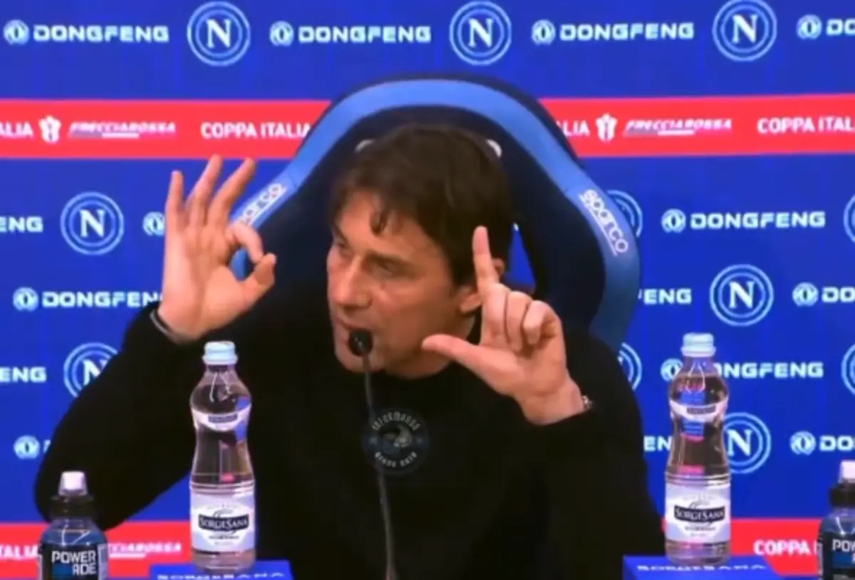 Imagem de contexto do artigo Conte a lembrar Mourinho em Itália, referindo-se aos títulos que ganhou no Nápoles