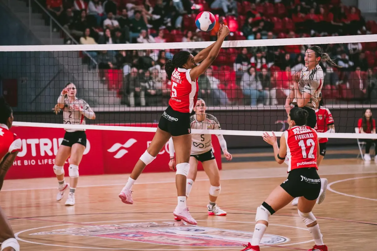 Morgan Stout passa pelo bloco de Dayana Martínez