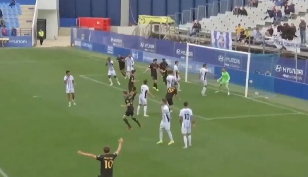 Autogolo em questão (créditos: X/Reprodução)