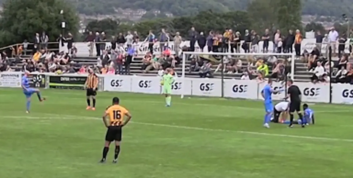 Imagem de contexto do artigo Insólito: expulso em paragem para assistência médica, irritado ao ser alvo do jogo da rabia