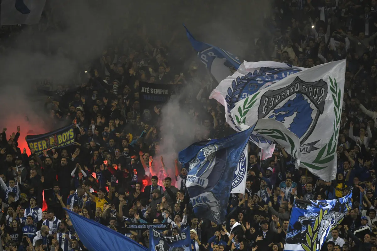 Imagem de contexto do artigo Adeptos de FC Porto e Boavista detidos por "desobediência a medidas cautelares"