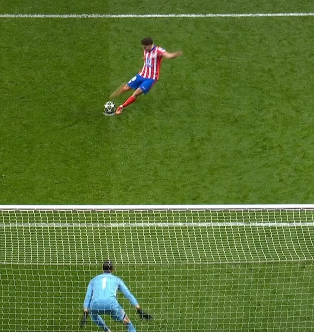 Imagem de contexto do artigo Simeone: "O árbitro diz que Julián Álvarez toca com o pé de apoio, mas a bola não se mexe"