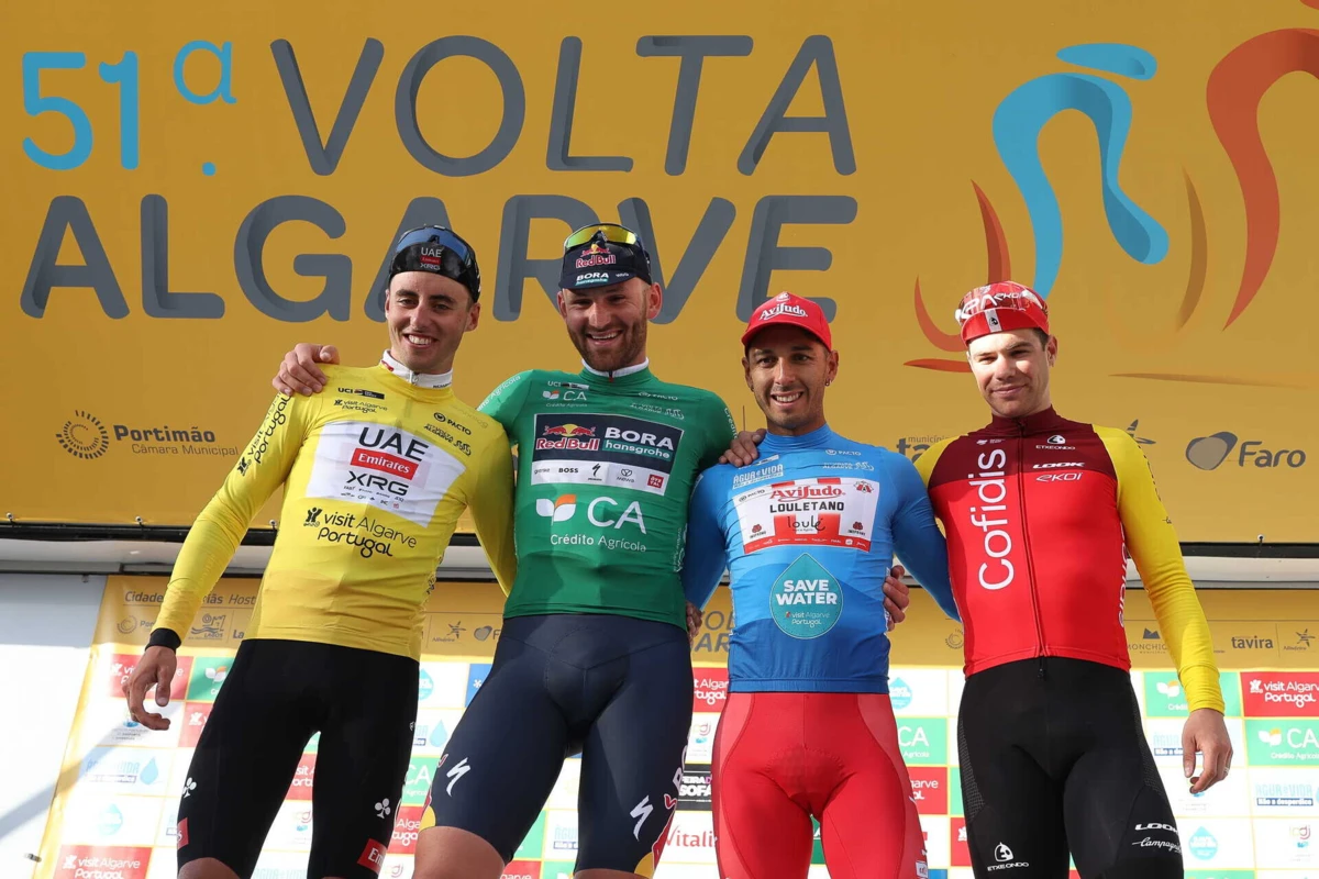 Milan Fretin, na ponta direita (créditos: EPA)