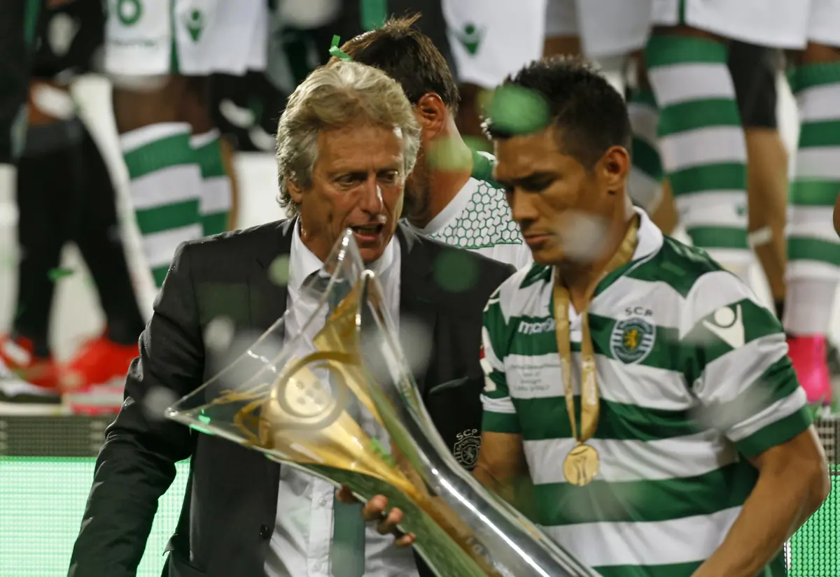 Jesus e Teo Gutiérrez