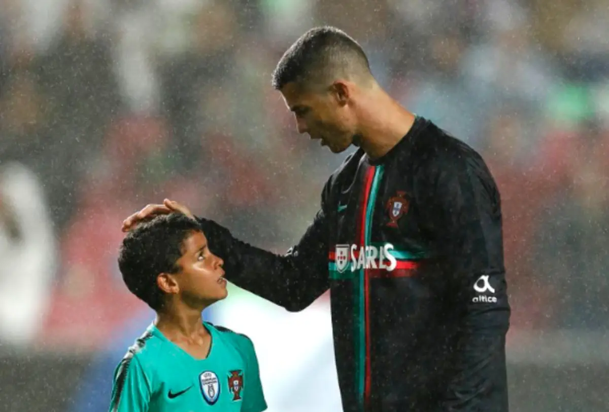 Imagem de contexto do artigo Uma imagem de Cristiano Ronaldo ao lado do filho: "ADN de Seleção"