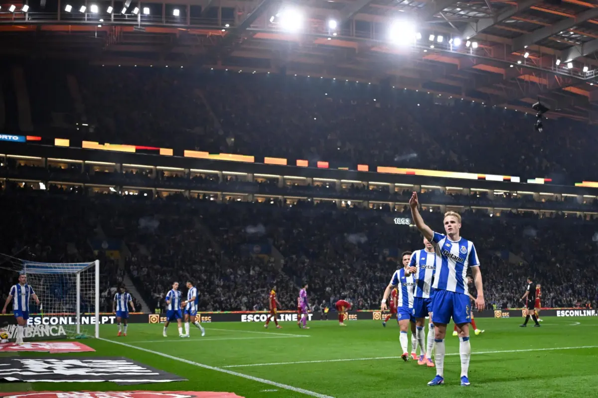 Imagem de contexto do artigo FC Porto-Rio Ave: Froholdt marca, servido de bandeja por Oskar Pietuszewski