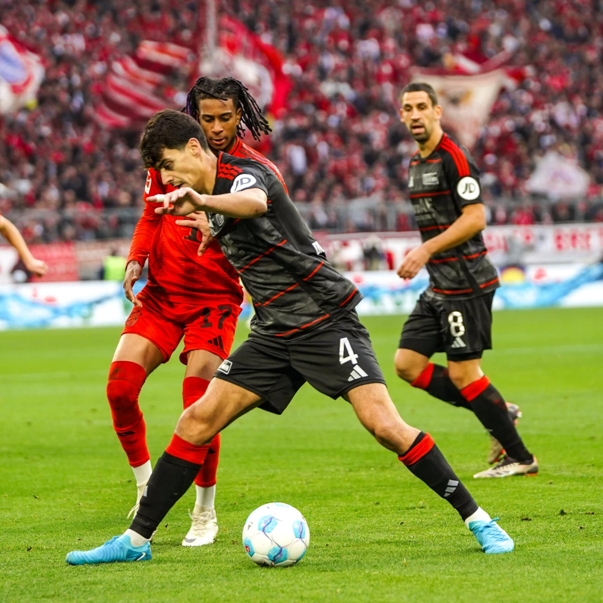 Imagem de contexto do artigo Diogo Leite dá receita ao Benfica para desafiar o Bayern: "É preciso ser rápido a decidir"