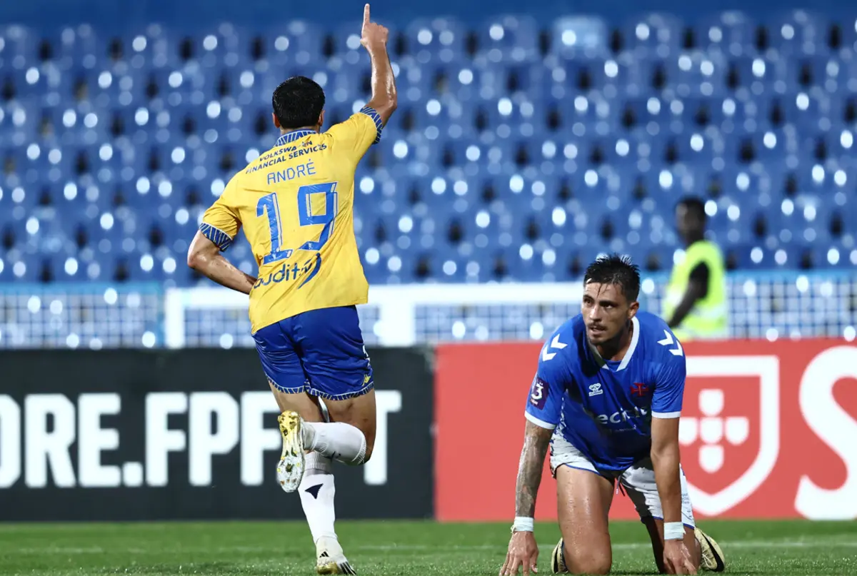 Estoril carimbou a vitória ao cair do pano