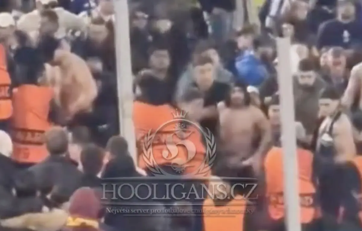 Imagem de contexto do artigo As cenas de violência no setor dos adeptos do FC Porto em Roma