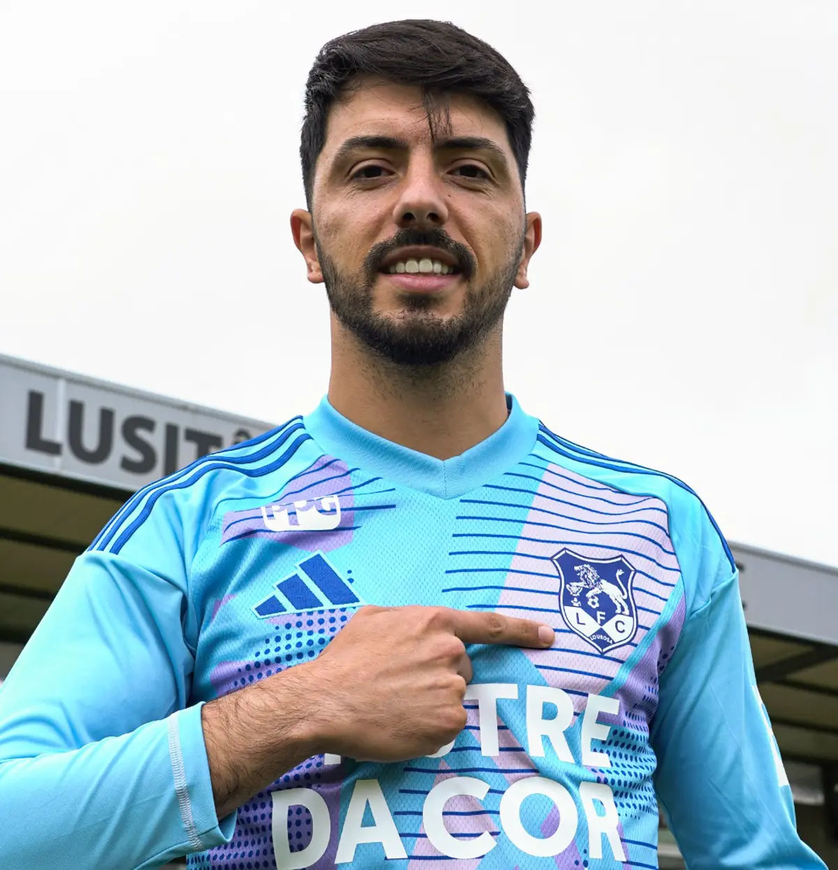 Marco Ribeiro, guarda-redes do Lusitânia de Lourosa (créditos: Lusit. Lourosa/Instagram)