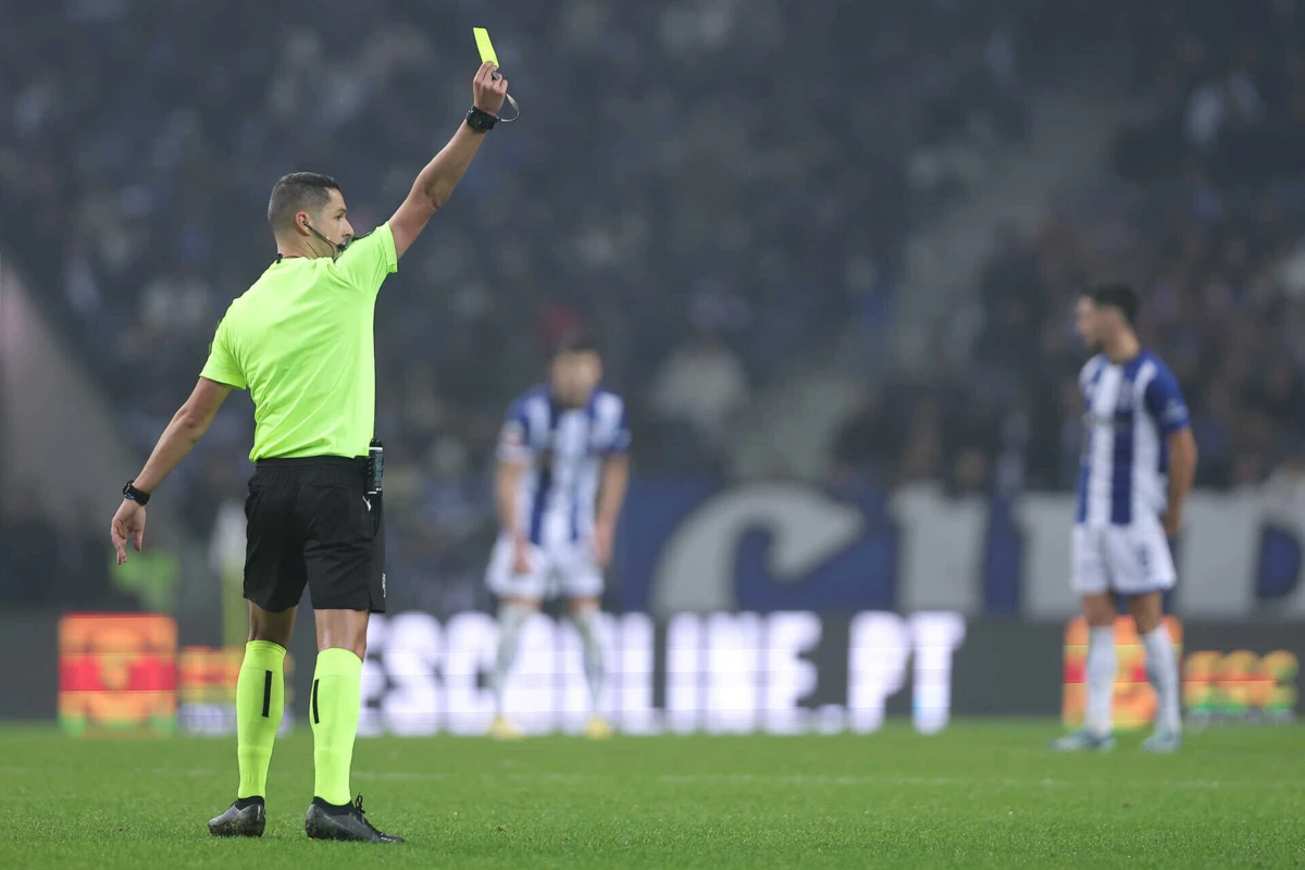 Árbitro Gustavo Correia (créditos: Miguel Pereira/Global Imagens)