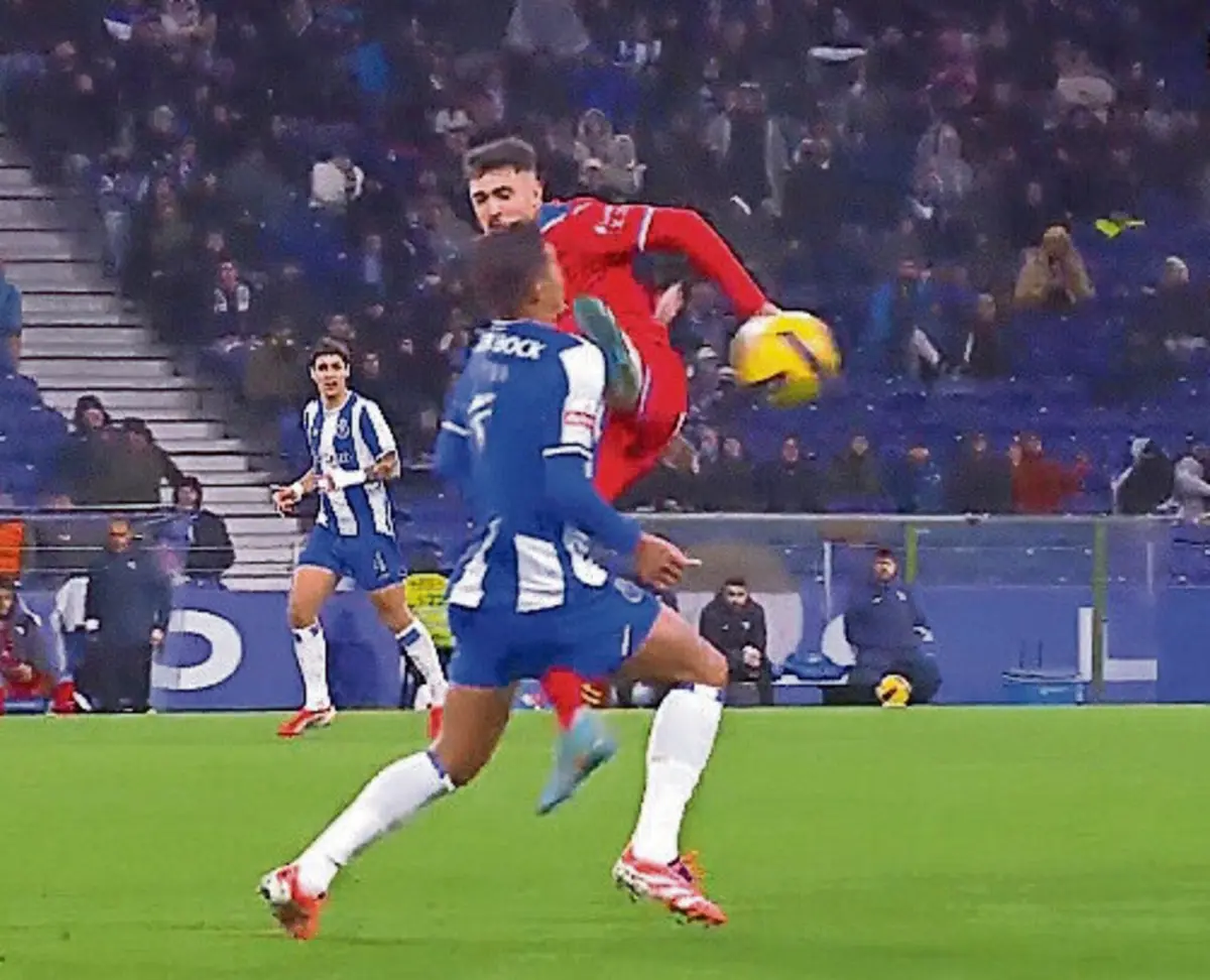 Imagem de contexto do artigo Tribunal O JOGO | Vermelho a Martín Fernández no FC Porto-Gil Vicente foi bem exibido?