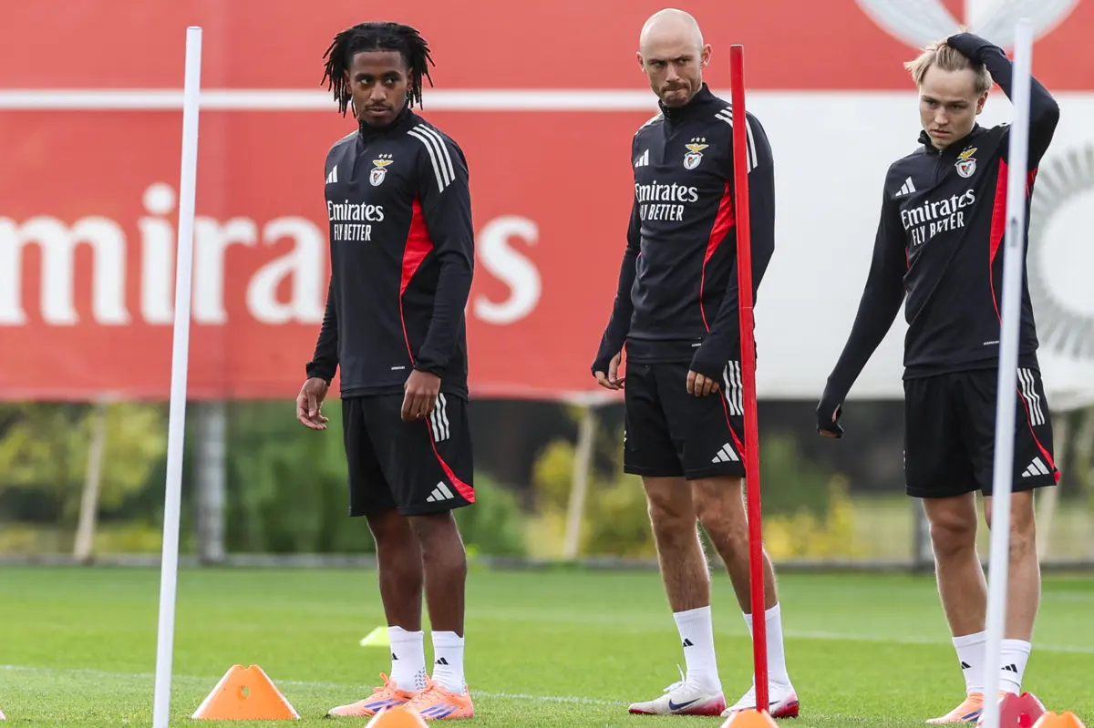 Leandro Barreiro, Aursnes e Schjelderup no treino do Benfica esta segunda-feira
