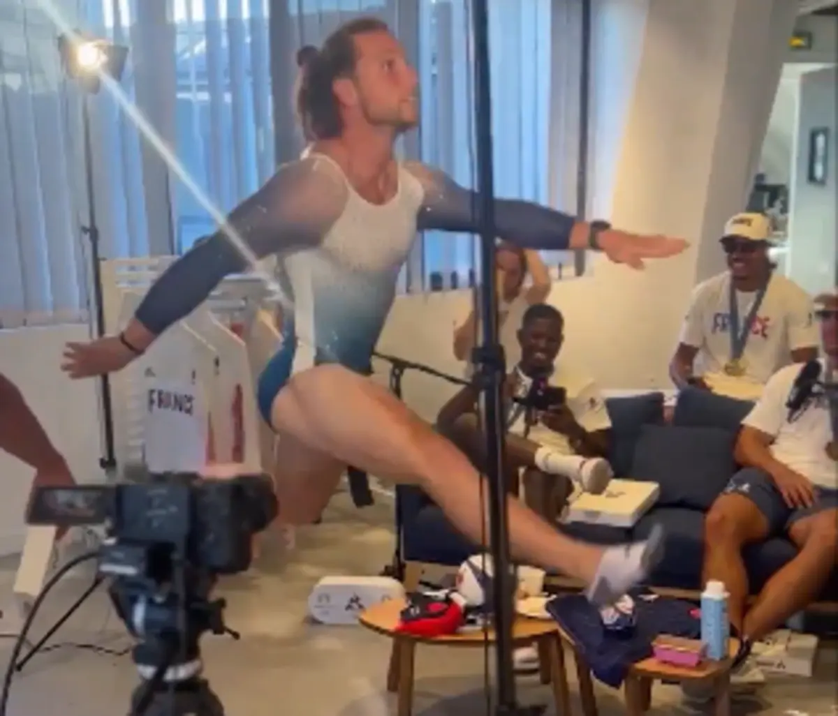 Imagem de contexto do artigo Jogador de râguebi francês festejou o ouro com o maillot da equipa de ginástica