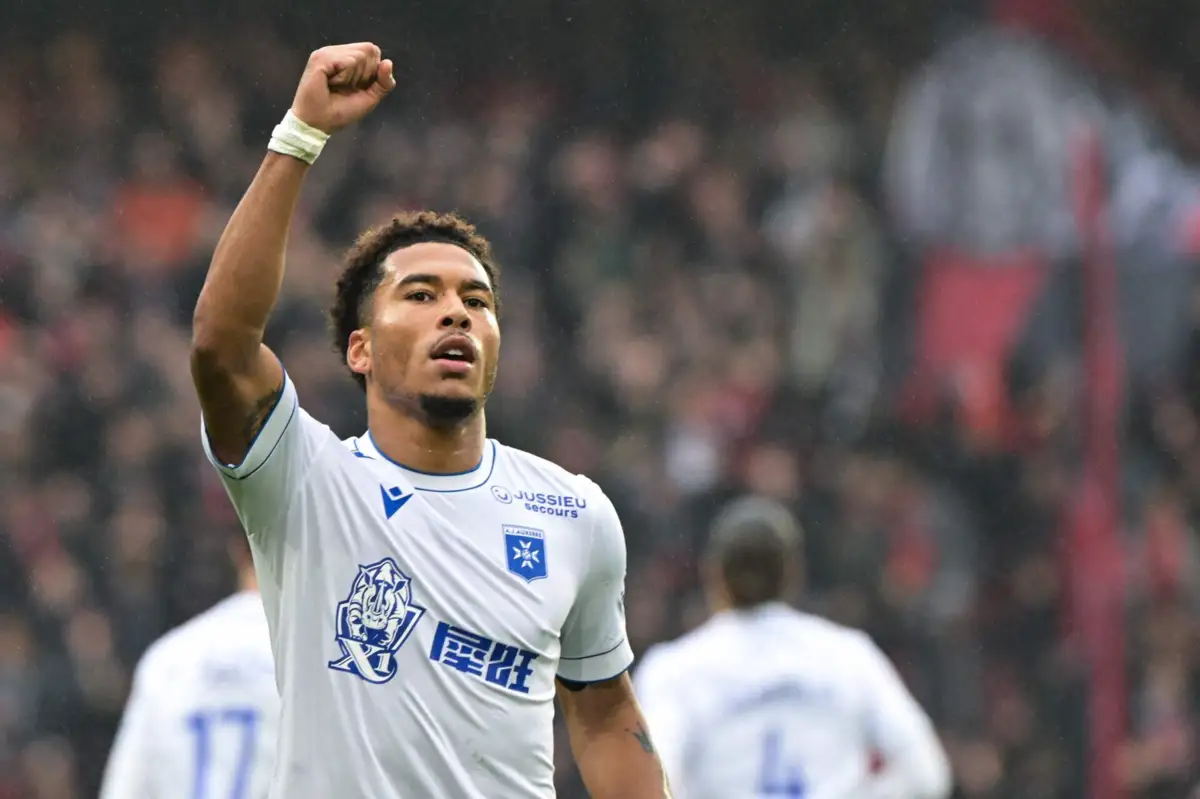 Namaso está no Auxerre emprestado pelo FC Porto