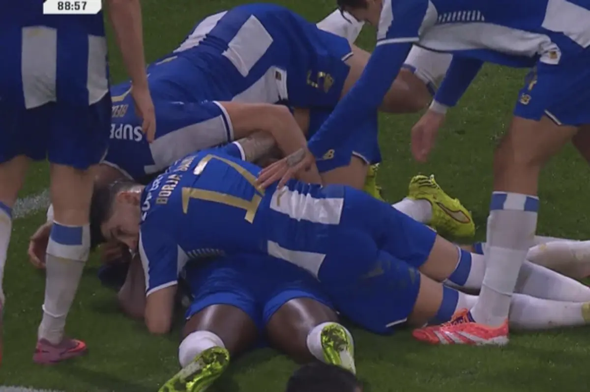 Imagem de contexto do artigo Pepê fechou as contas do FC Porto-Famalicão com este golo de cabeça