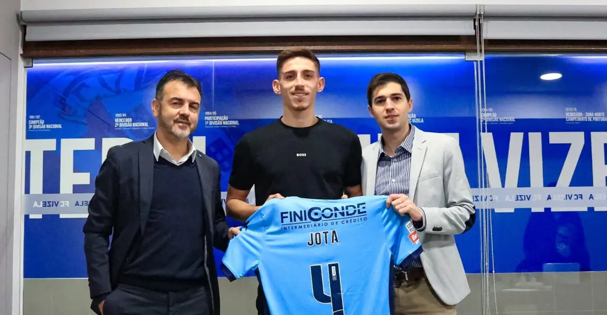 Jota Gonçalves, defesa-central, assinou por duas épocas e meia (créditos: Vizela)
