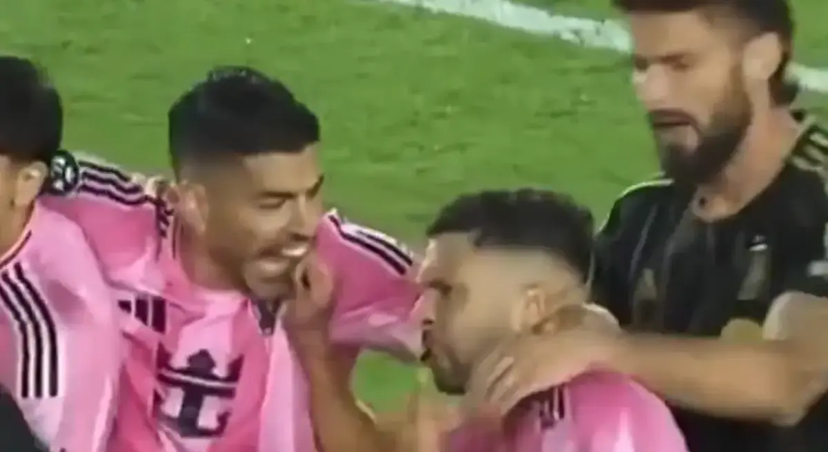 Imagem de contexto do artigo Depois de Ivanovic e Chiellini, Luis Suárez volta a tentar uma mordidela. Ora veja