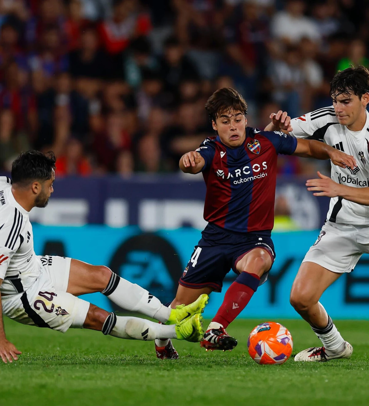 Imagem de contexto do artigo Carlos Álvarez, extremo do Levante, apontado ao Benfica