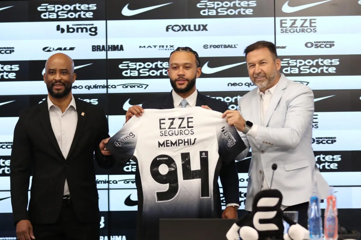Imagem de contexto do artigo Insólito: Corinthians enganou-se na duração do contrato de Memphis Depay