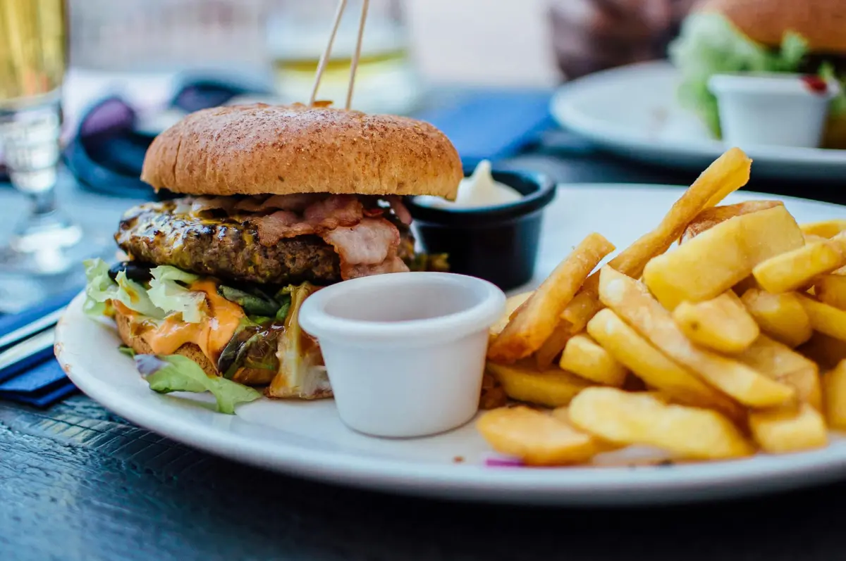 Identificados neurónios que dão ordem para parar de comer (créditos: Robin Stickel/Pexels)