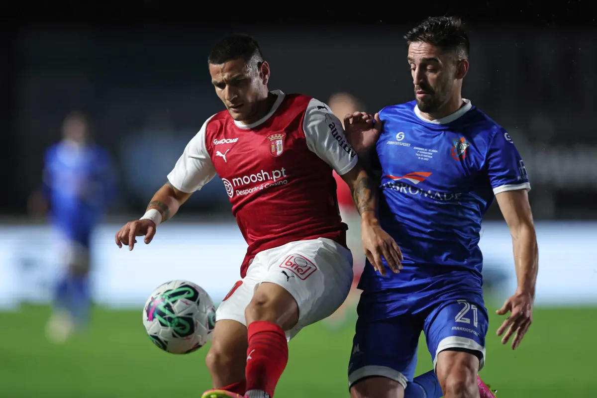 Rony Lopes, à esquerda, jogador do Braga (Fotografia: Miguel Pereira/Global Imagens)